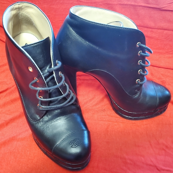 CHANEL leather cap toe platform ankle boots 38.5 - Picture 1 of 5
